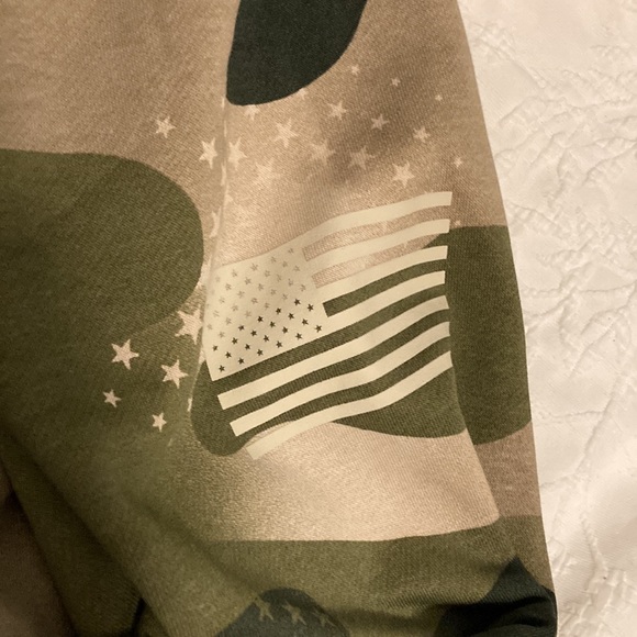 NWT Under Armour Freedom Camo Hoodie - Picture 9 of 10